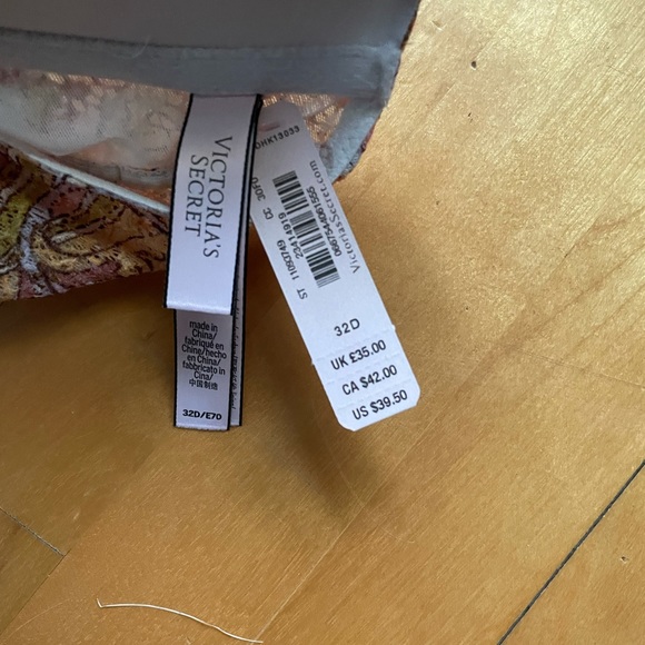 Victoria’s Secret racer back, lace, push up bra - Picture 3 of 3